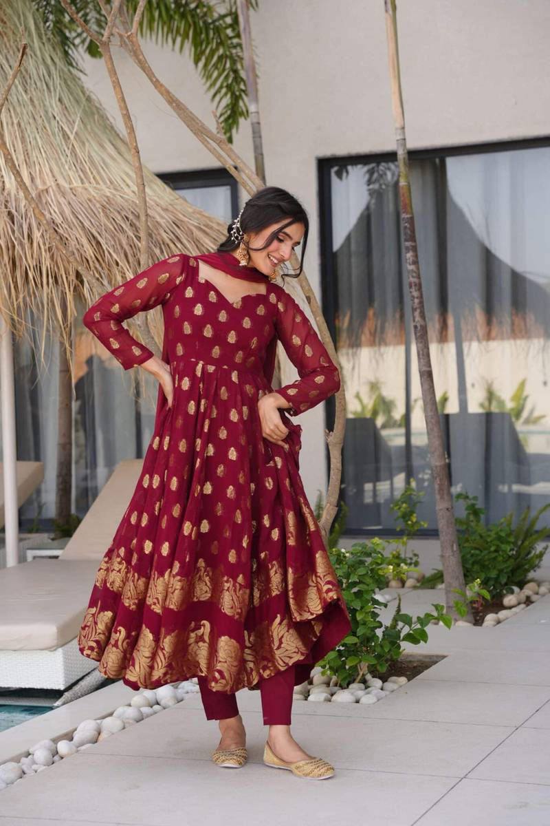 Graceful Suit Styles for Modern Women