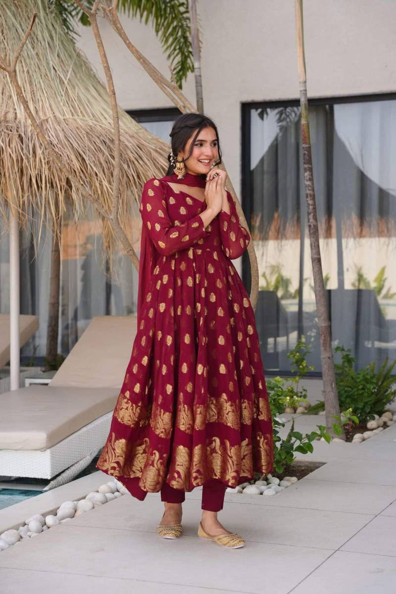 Graceful Suit Styles for Modern Women