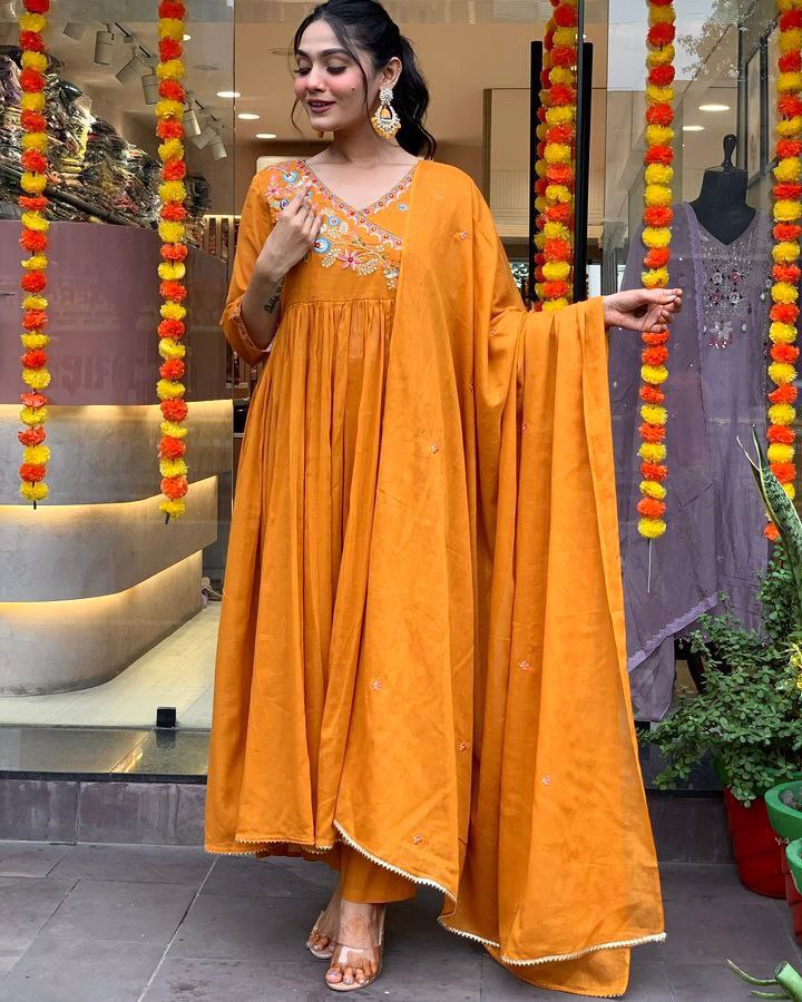 Kurti Set with Dupatta – Elegant Ethnic Charm for Every Occasion